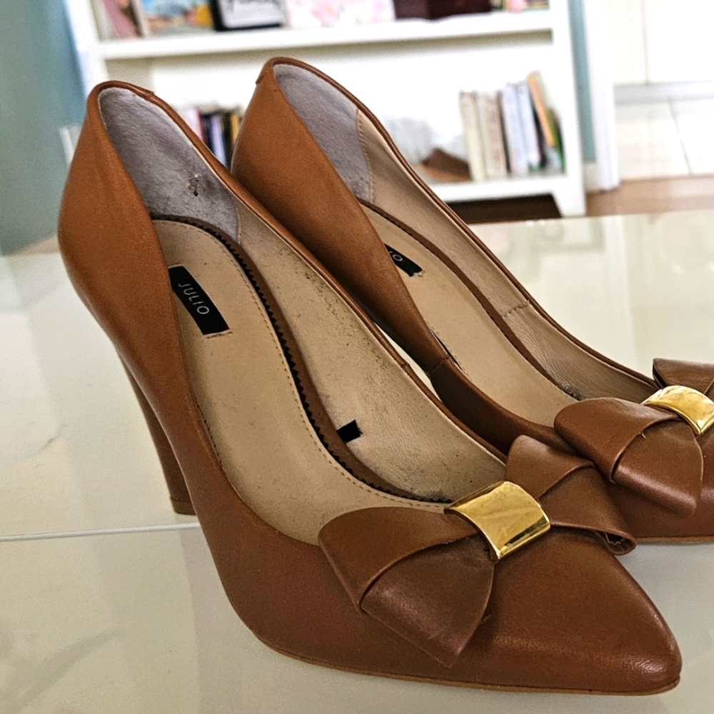 Tan bow heels